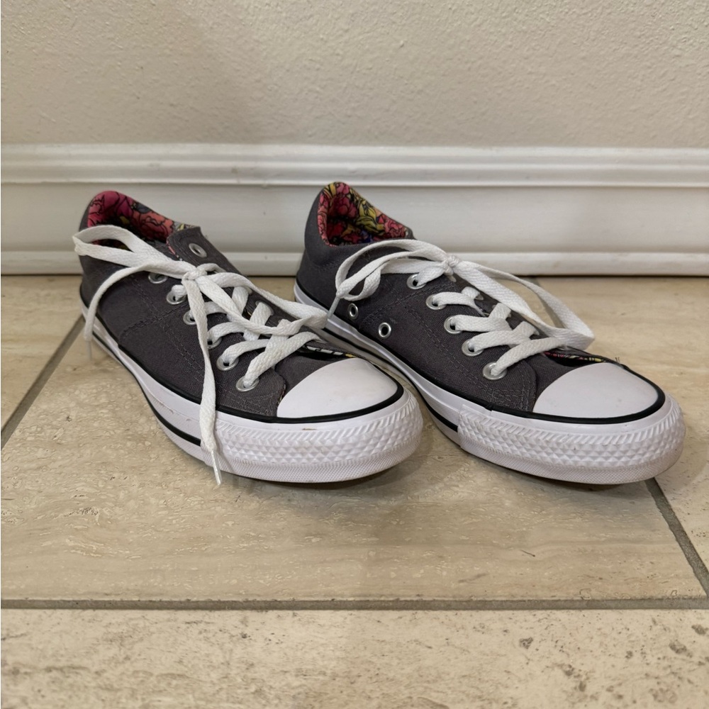 Converse tennis shoes
